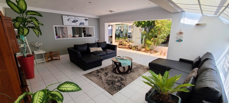 3 Bedroom Property for Sale in Cravenby Western Cape